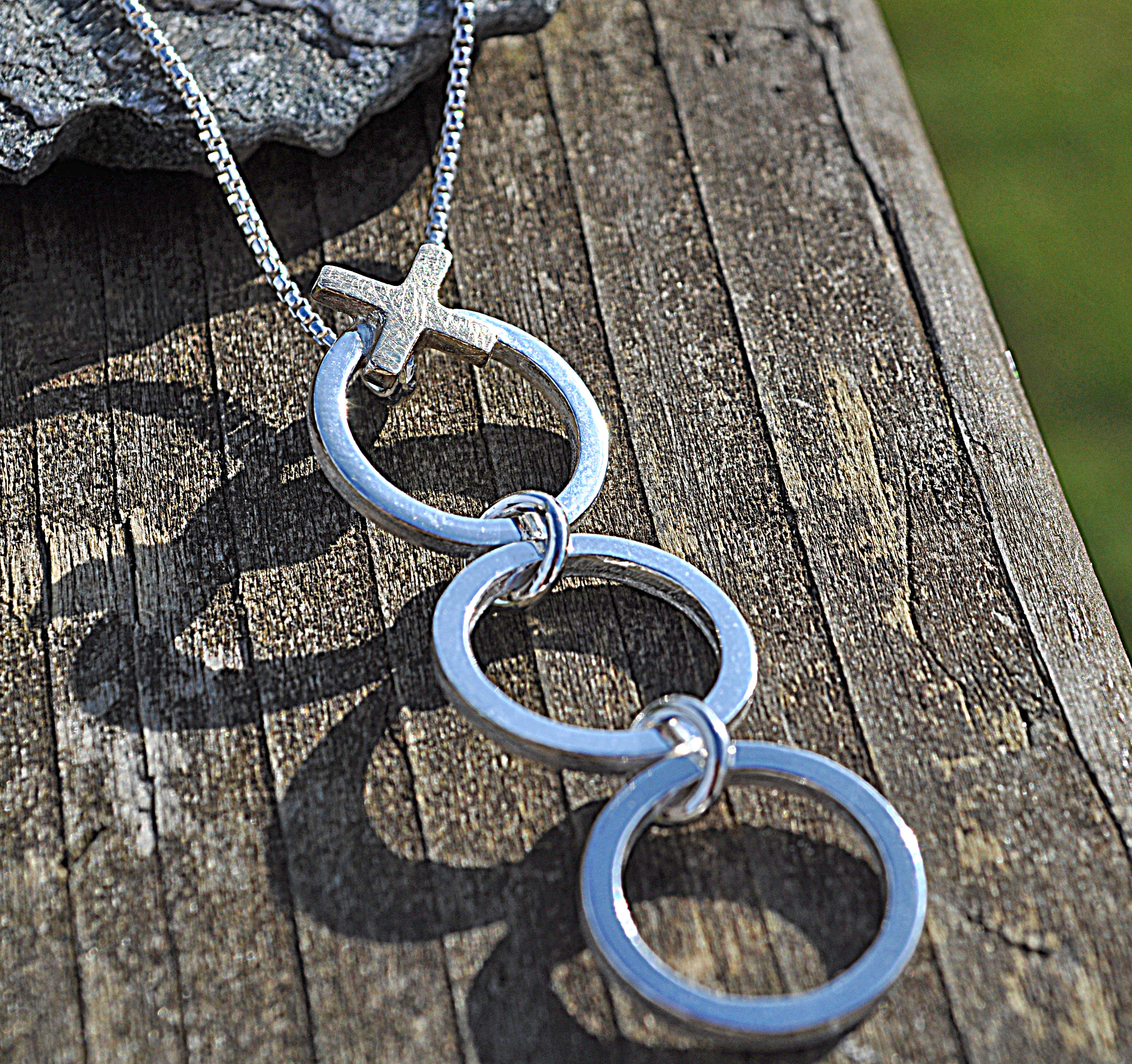 Sterling silver hugs deals and kisses necklace